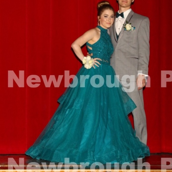 PROM DRESS!! - Picture 2 of 3